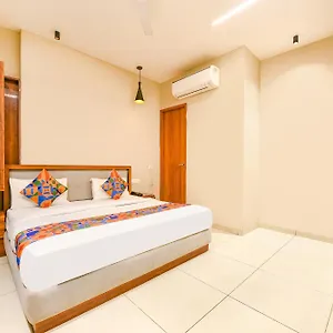 *** Otel Fabhotel Dc Premium Hindistan